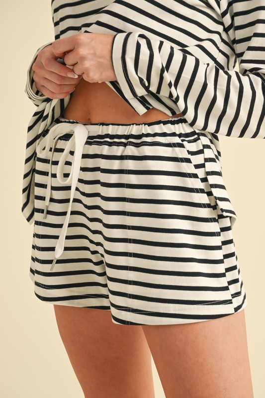 Beige Contrast Drawstring Rickrack Shorts
