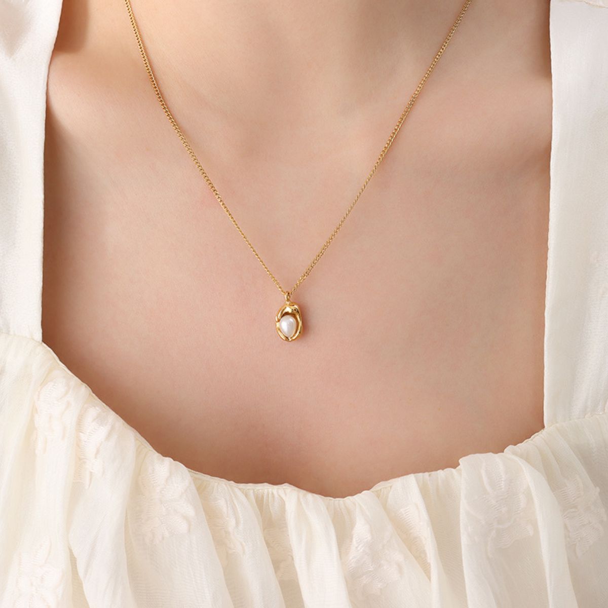 Aurelia Pearl Pendant Necklace