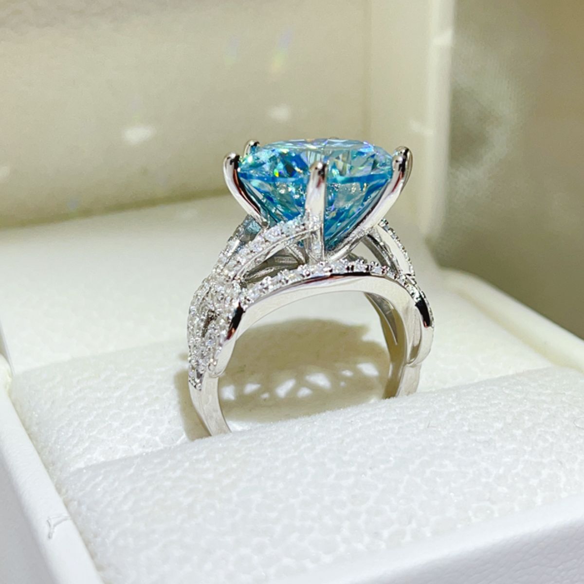 Starglow Moissanite Halo Ring – 10 Carat Pastel Ice